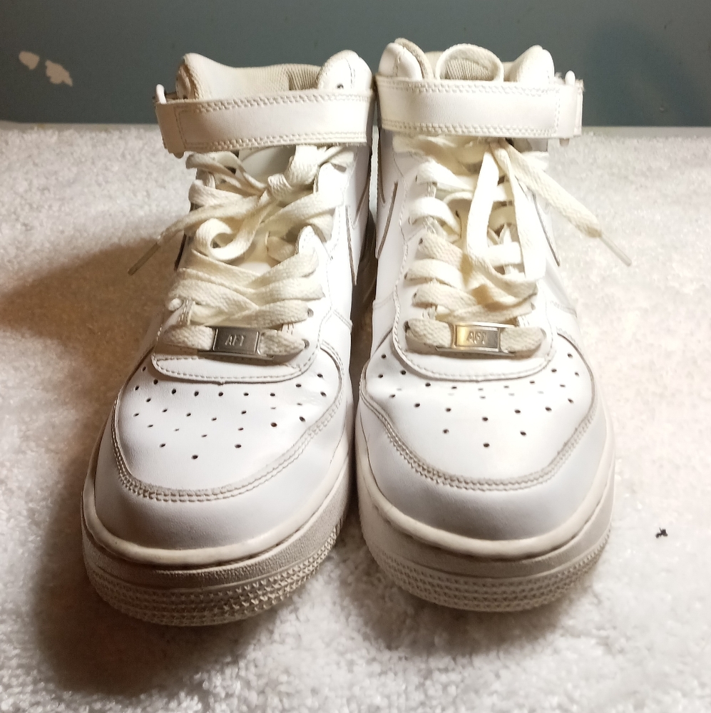 Boys All White Nike Air Force 1 Pre-owned Size 6Y